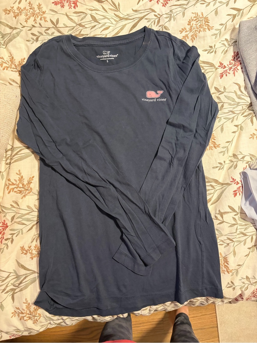 Vineyard Vines women’s Navy Long-Sleeve Tee